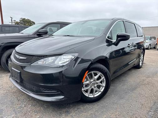 2022 Chrysler Voyager LX