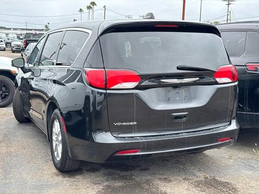 2022 Chrysler Voyager LX