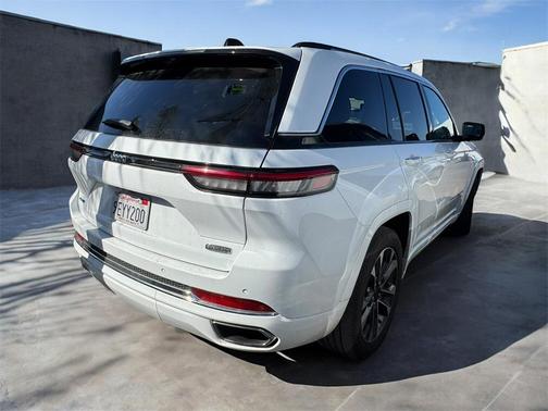 2022 Jeep Grand Cherokee 4xe Overland