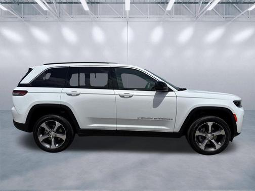 Bright White Clearcoat 2026 Jeep Grand Cherokee Limited