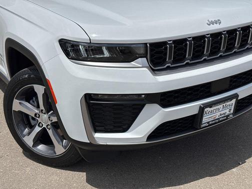 Bright White Clearcoat 2026 Jeep Grand Cherokee Limited
