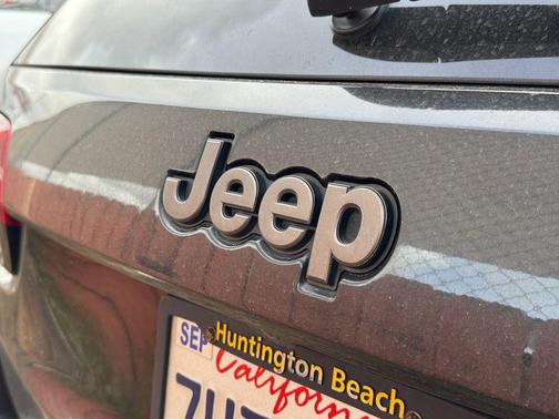 Brilliant Black Crystal Pearlcoat 2016 Jeep Grand Cherokee Limited
