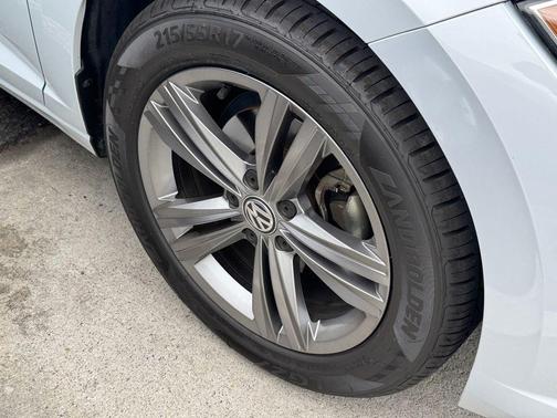 White Silver Metallic 2019 Volkswagen Jetta 1.4T R-Line