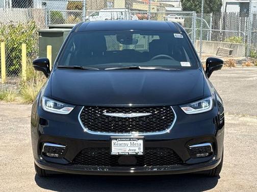2025 Chrysler Pacifica L