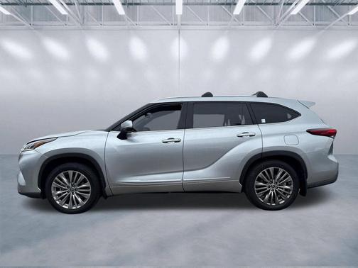 Celestial Silver Metallic 2022 Toyota Highlander Platinum