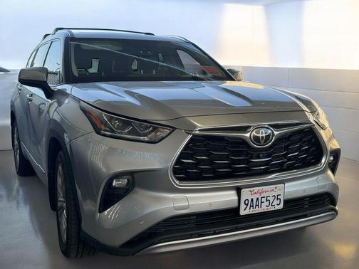 2022 Toyota Highlander Platinum