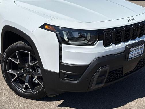 Bright White Clearcoat 2026 Jeep Cherokee Overland