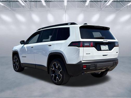 Bright White Clearcoat 2026 Jeep Cherokee Overland