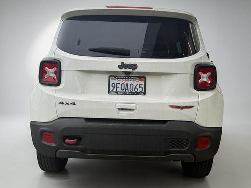 Alpine White Clearcoat 2022 Jeep Renegade Trailhawk
