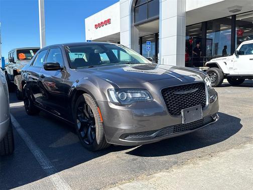 2022 Chrysler 300 Touring