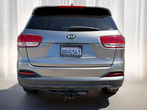 Titanium Silver 2016 Kia Sorento LX