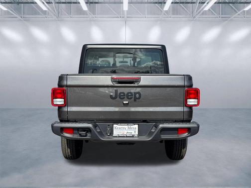 Granite Crystal Metallic Clearcoat 2026 Jeep Gladiator Sport