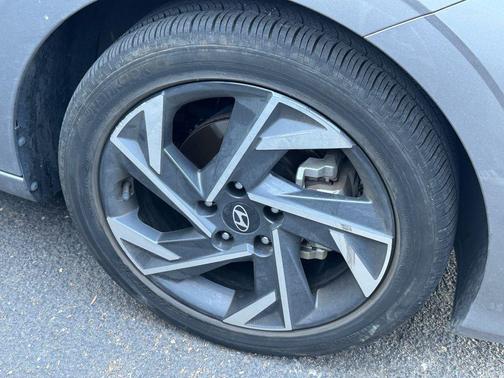 Fluid Metal 2024 Hyundai ELANTRA HEV Limited