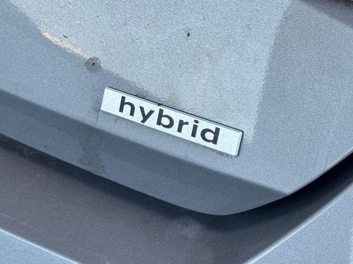 Fluid Metal 2024 Hyundai ELANTRA HEV Limited