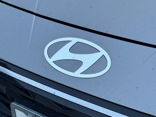 Fluid Metal 2024 Hyundai ELANTRA HEV Limited