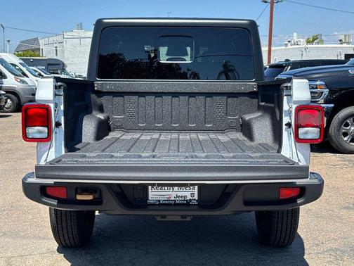 Bright White Clearcoat 2026 Jeep Gladiator 85th Anniversary Edition