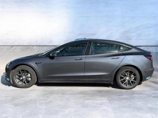 2022 Tesla Model 3 Standard Range