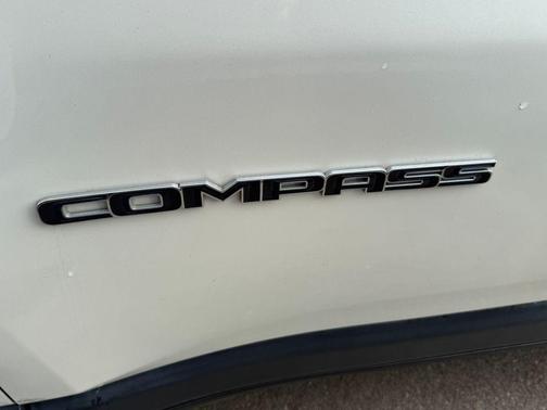 Pearl White Tri-Coat 2018 Jeep Compass Limited