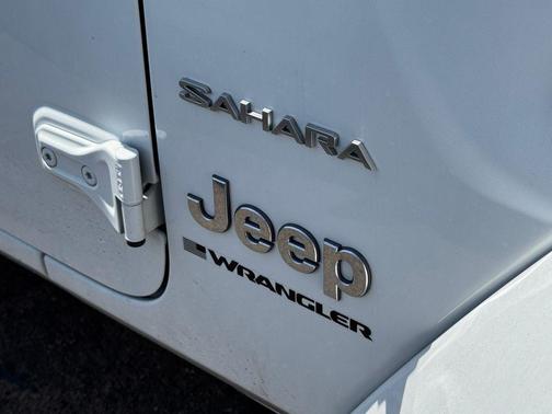 Bright White Clearcoat 2023 Jeep Wrangler 4-Door Sahara 4x4
