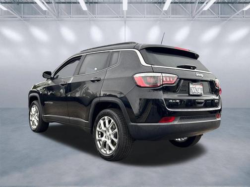 Diamond Black Crystal Pearlcoat 2022 Jeep Compass Latitude Lux