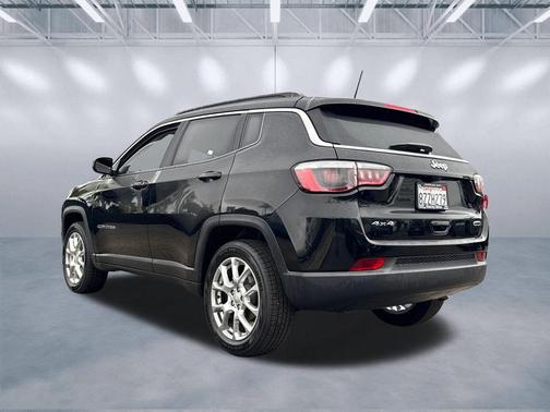 Diamond Black Crystal Pearlcoat 2022 Jeep Compass Latitude Lux