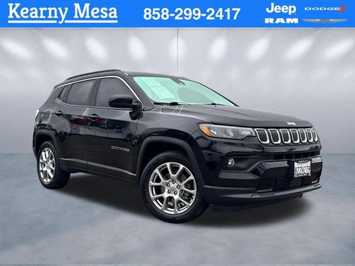 Diamond Black Crystal Pearlcoat 2022 Jeep Compass Latitude Lux