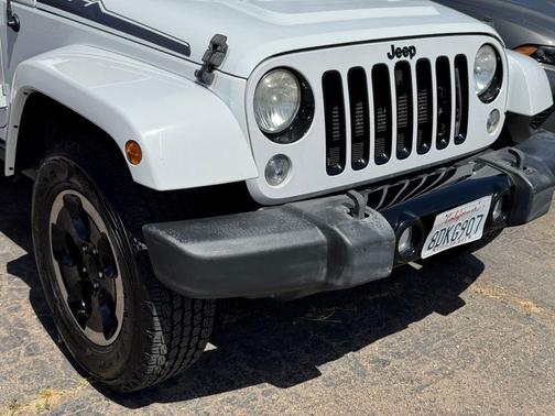 Bright White Clearcoat 2014 Jeep Wrangler Sahara