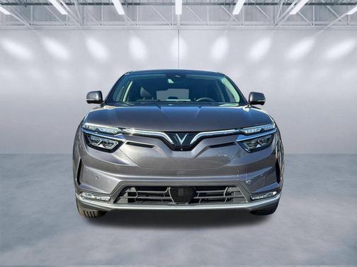 2025 VinFast VF 8 Eco