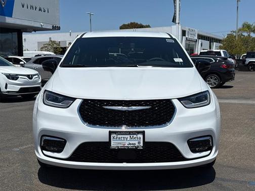 2025 Chrysler Pacifica L