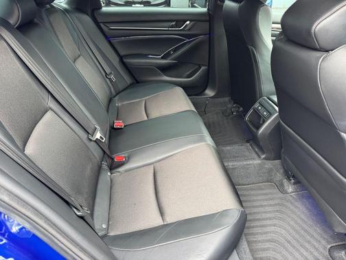 Still Night Pearl 2022 Honda Accord Sport 1.5T