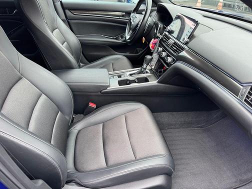 Still Night Pearl 2022 Honda Accord Sport 1.5T