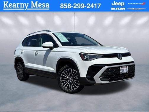 Pure White 2025 Volkswagen Taos 1.5T SE