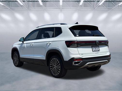 Pure White 2025 Volkswagen Taos 1.5T SE