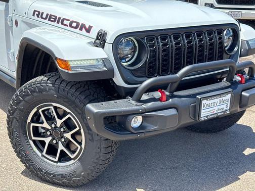 Bright White Clearcoat 2026 Jeep Gladiator Rubicon