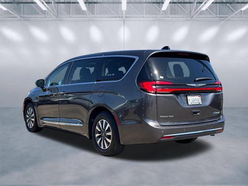 Granite Crystal Metallic Clearcoat 2023 Chrysler Pacifica Hybrid Limited