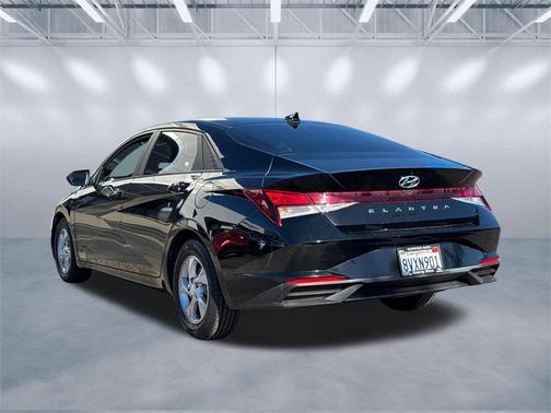 2021 Hyundai ELANTRA SE