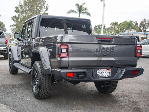Granite Crystal Metallic Clearcoat 2021 Jeep Gladiator Sport