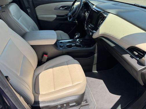 Northsky Blue Metallic 2022 Chevrolet Traverse LT Leather