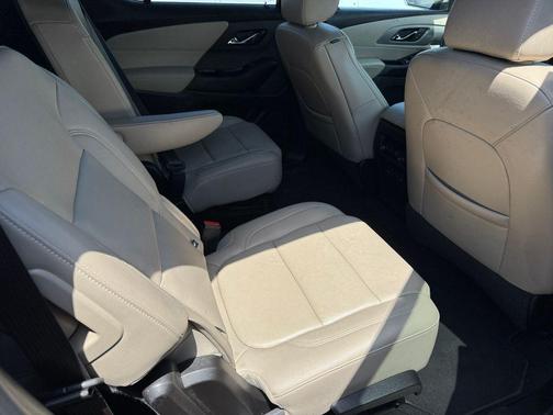 Northsky Blue Metallic 2022 Chevrolet Traverse LT Leather