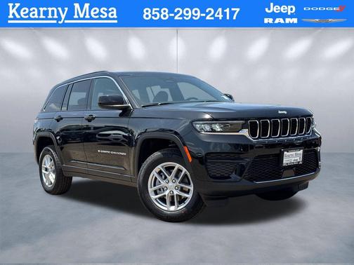 Diamond Black Crystal Pearlcoat 2026 Jeep Grand Cherokee Laredo