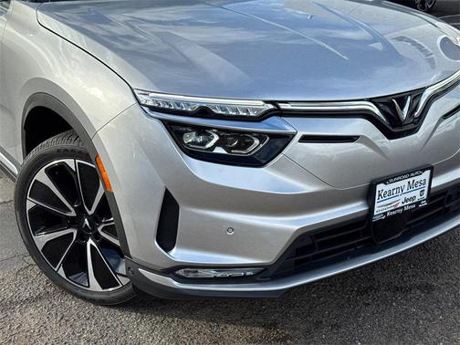 2025 VinFast VF 8 Plus