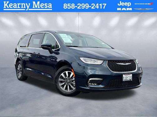 2023 Chrysler Pacifica Hybrid Touring L