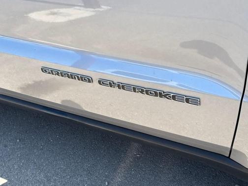 Billet Silver Metallic Clearcoat 2021 Jeep Grand Cherokee Laredo