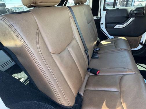 Bright White Clearcoat 2015 Jeep Wrangler Unlimited Rubicon