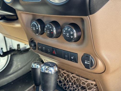 Bright White Clearcoat 2015 Jeep Wrangler Unlimited Rubicon