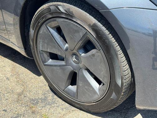 Midnight Silver Metallic 2023 Tesla Model 3 Standard Range