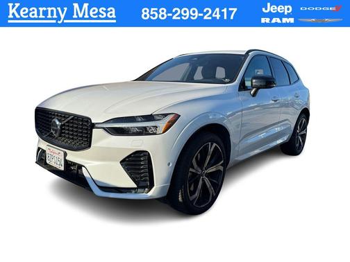 Crystal White Metallic 2022 Volvo XC60 B6 R-Design