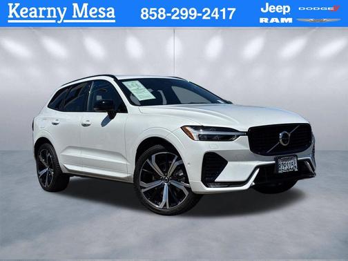 Crystal White Metallic 2022 Volvo XC60 B6 R-Design