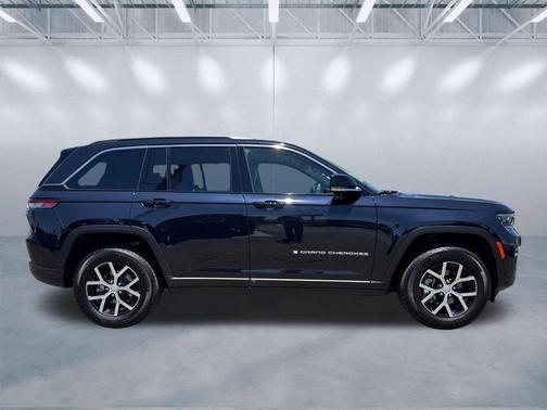 Midnight Sky 2024 Jeep Grand Cherokee Limited