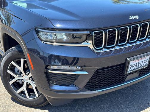 Midnight Sky 2024 Jeep Grand Cherokee Limited